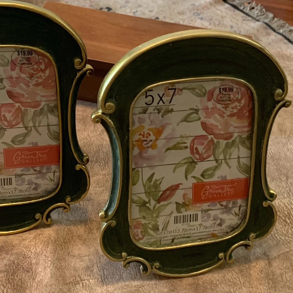 2 Picture Frames